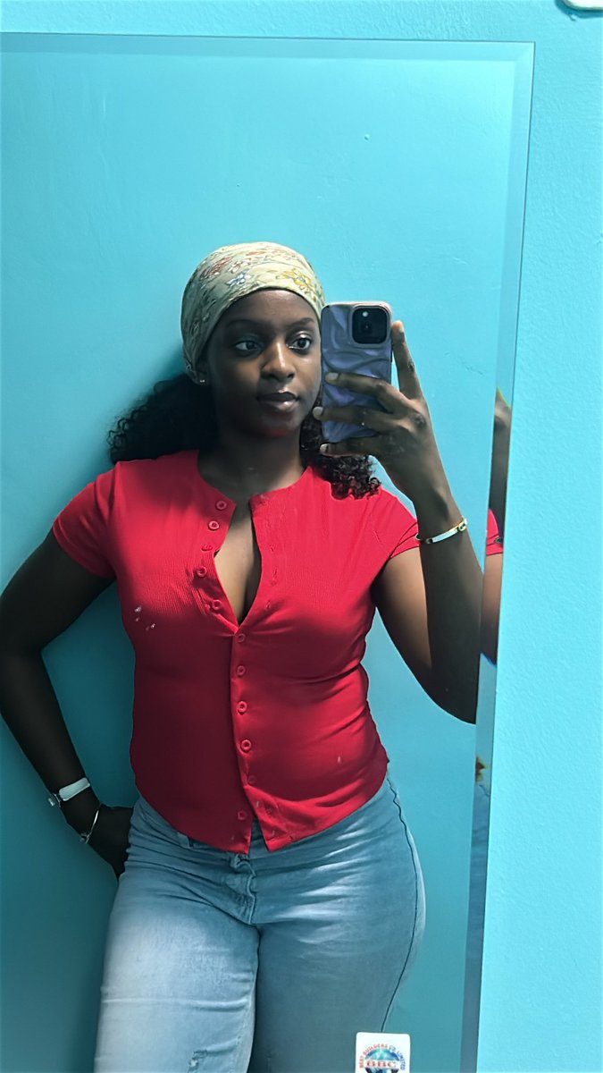 prettyblackdivy's tweet photo. Most times what people call love is conditional access, once your benefit ends, the affection also ends, it’s the undeniable truth people need to learn to live with, not every one is as compassionate as you are, some people ‘love’ you because of the role you play or your utility. https://t.co/zDnMKEeI3N