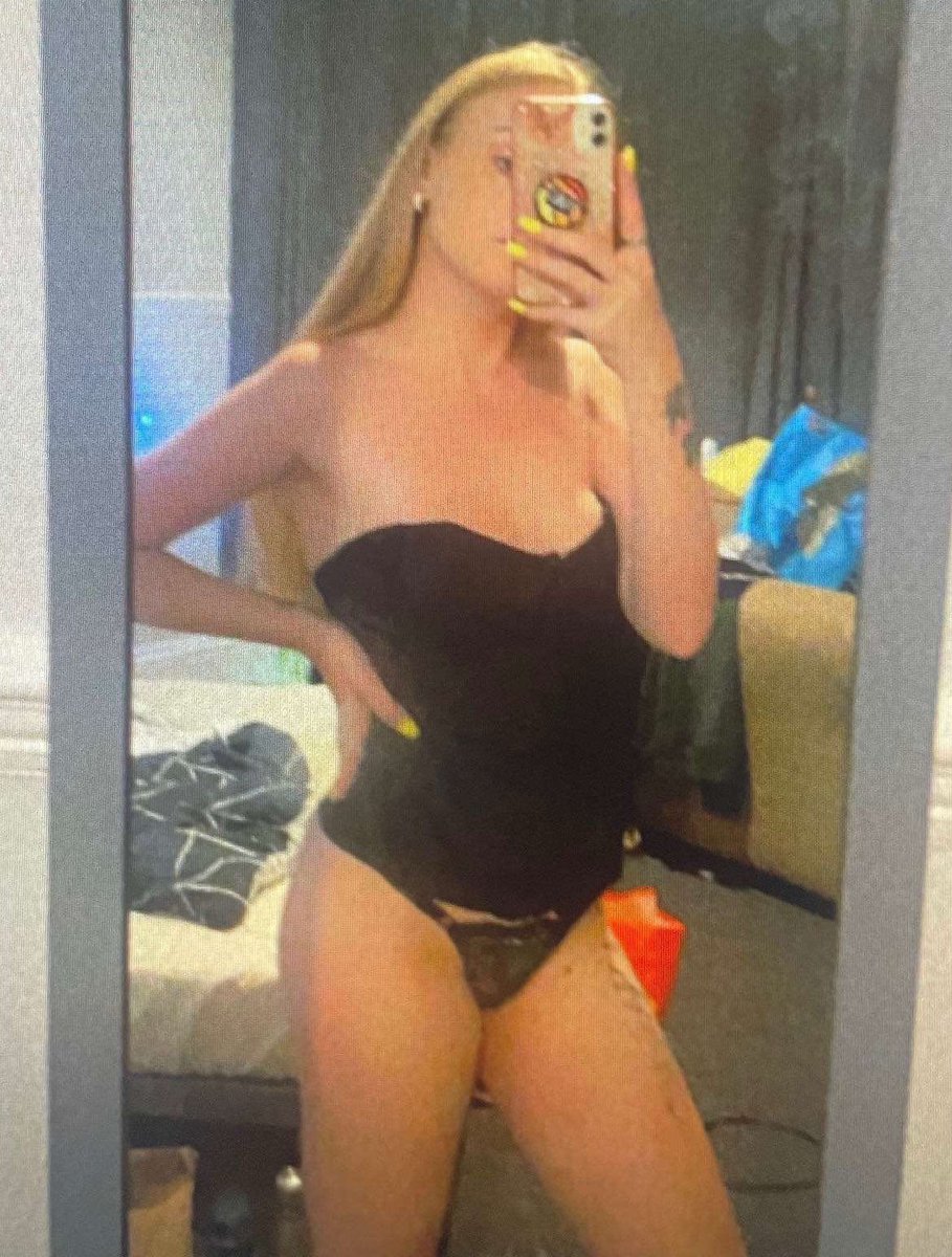 irlover25's tweet photo. @BobSubmissions 24 year old gf Saffron. Pt.1

#expose #slut #bop #thicc #nsfwtwtًً #tits #deepthroat #irl #submission https://t.co/Zl44nrWKMr