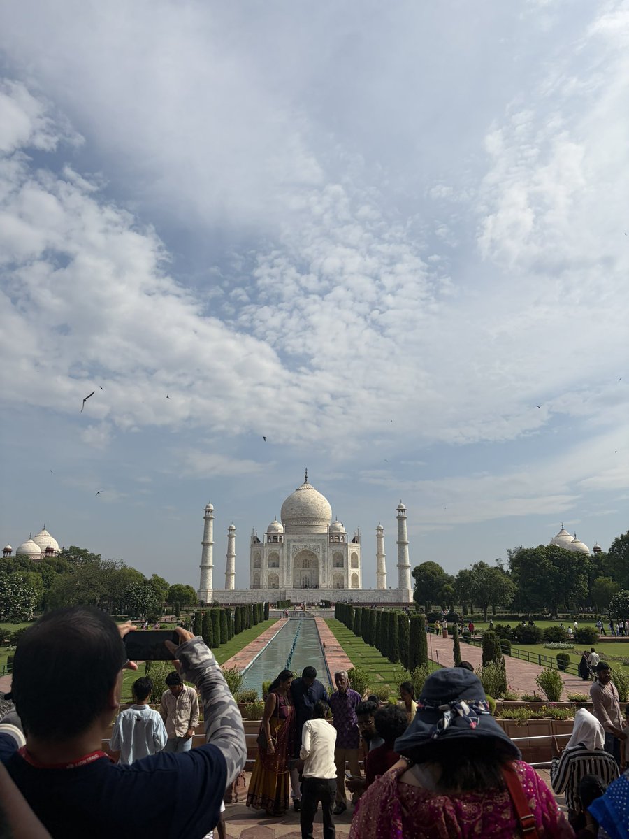 4BERNATHYS's tweet photo. i can’t believe i got to see one of the wonders at the age of 19 this is so special 🥹🧿 https://t.co/2e2zFOOjrR