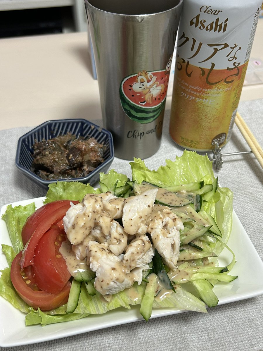 RMGVN_'s tweet photo. 棒棒鶏もどきで🍺
ロキソプロフェン💊の副作用で胃痛と下痢…1本しか飲めなかった🫠

帰宅したオハナ🏠
2週間近くのケージ生活で飛べなくなってて…😭(よじ登りつつこっち見てる👀)
一緒にリハビリ頑張ろうね🕊️

 #晩酌
 #クリアアサヒ
 #セキセイインコ https://t.co/z6CvVtaZMw
