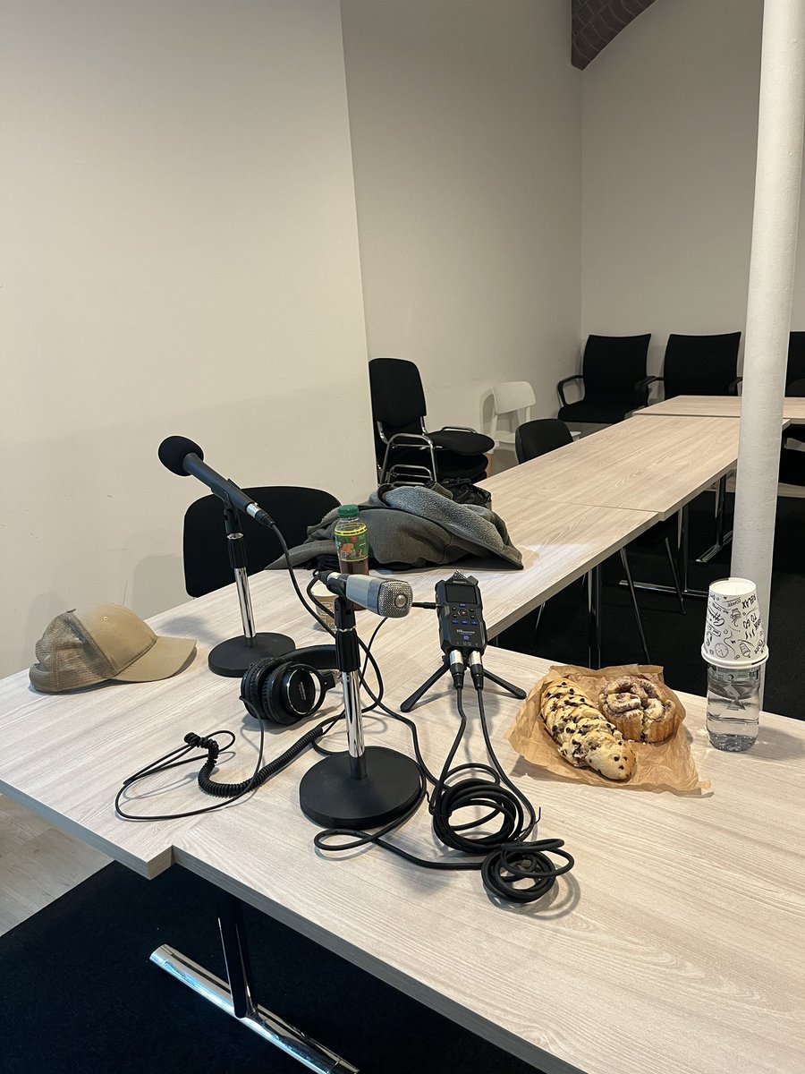 BernardLehut's tweet photo. Matinée podcast #lelivreàlire @MagazineLire @OuestFrance #rentréelittéraire. Rdv fin août 🎧 https://t.co/6jRztWjSJz