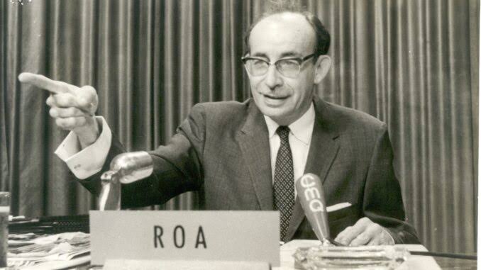 DrRobertoMOjeda's tweet photo. En el aniversario de la muerte de Raúl Roa, el inolvidable Canciller de la Dignidad, evocamos su verbo encendido y su defensa brillante de los principios de la Revolución Cubana, a los que nuestro pueblo y su #DiplomaciaRevolucionaria siempre serán fieles. #LaPatriaSeDefiende https://t.co/mgQ7eJkSDA