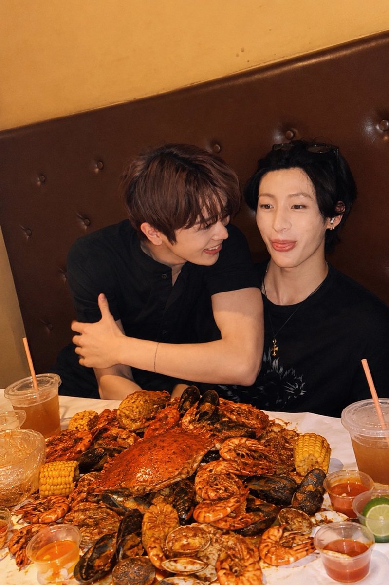 preventhief's tweet photo. ⠀
📍 Cut The Crab, Cikajang

Pesen yang ga pedes tapi Juna tetep kepedesan. Cupu banget dek deek.🙂‍↔️
⠀ https://t.co/cEEhEmOlYz