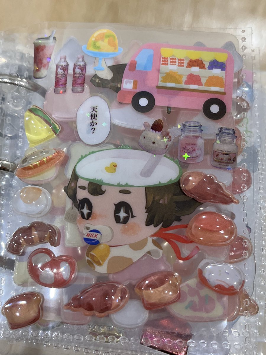 nooooooooon15's tweet photo. お友達があたぱか牛乳ちゃんをシール帳でデコってくれてるの！！！
とっても嬉しい！！！
牛乳に合いそうなパンが周りに貼られててかわいい🥯🥐 https://t.co/jIingu4SGA