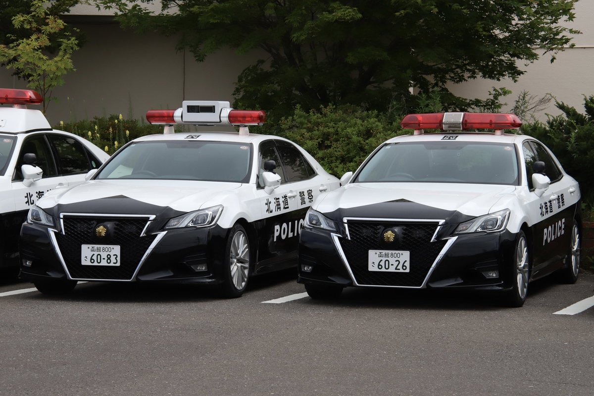 wish_0620's tweet photo. 警ら・交通（交通課交通機動隊＆高速隊）、新旧クラウン揃い踏み🚓 https://t.co/NgUEke8dp0