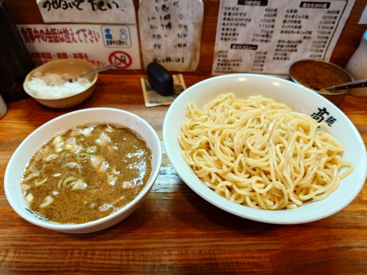 ageojax's tweet photo. 麺髙はし@赤羽にて肉入りつけめん大盛り

前から興味あったお店にようやく来店。
運よく外並び２人とスンナリ入れた。

店が小さめだから可能なんだろうけど、それを差し引いてもこんなうめぇものをワンオペで提供してくれるのに驚き。
再訪の機会あればらーめんも試したい。 https://t.co/f9WHuWGoeM