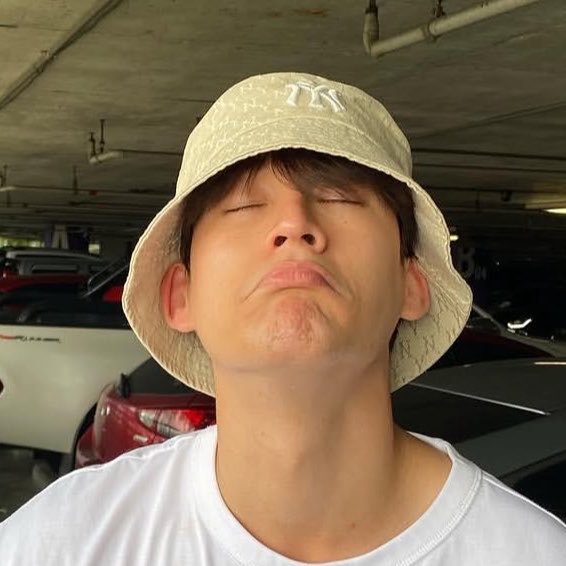 berrybluebu's tweet photo. รุ่นนี้เบะปากไว้ก่อน https://t.co/5x7VihUOOC