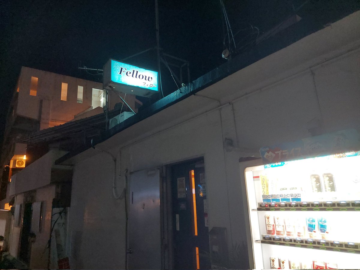C41L3r's tweet photo. 昨夜もいつものバーに🍸
2軒目も行ったけど、コザはどこもグラスがデカイから飲み過ぎ酔いすぎ😂 https://t.co/r263Dgyogf