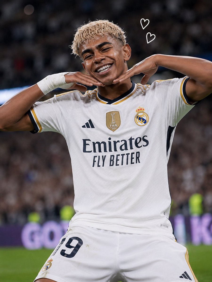 Lucas07LY's tweet photo. He looks so happy in the best club in the world 🤍🤍😍😍

#madridista #halamadrid https://t.co/6Ux6aLGnFn