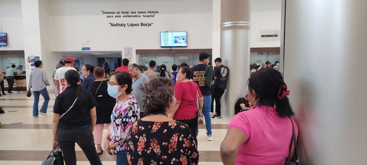 AndresCoronelEs's tweet photo. La atención @IEES_atencion es muy lenta con pocas personas en atención y edificación sin aire acondicionado @NoboaOk https://t.co/7FIg3288aS