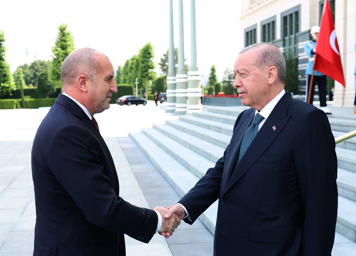 trpresidency's tweet photo. President @RTErdogan met with Prime Minister Rumen Radev of Bulgaria, who is in Türkiye for the 36th NATO Heads of State and Government Summit, at the Presidential Complex. https://t.co/Xw4qLKrOyr