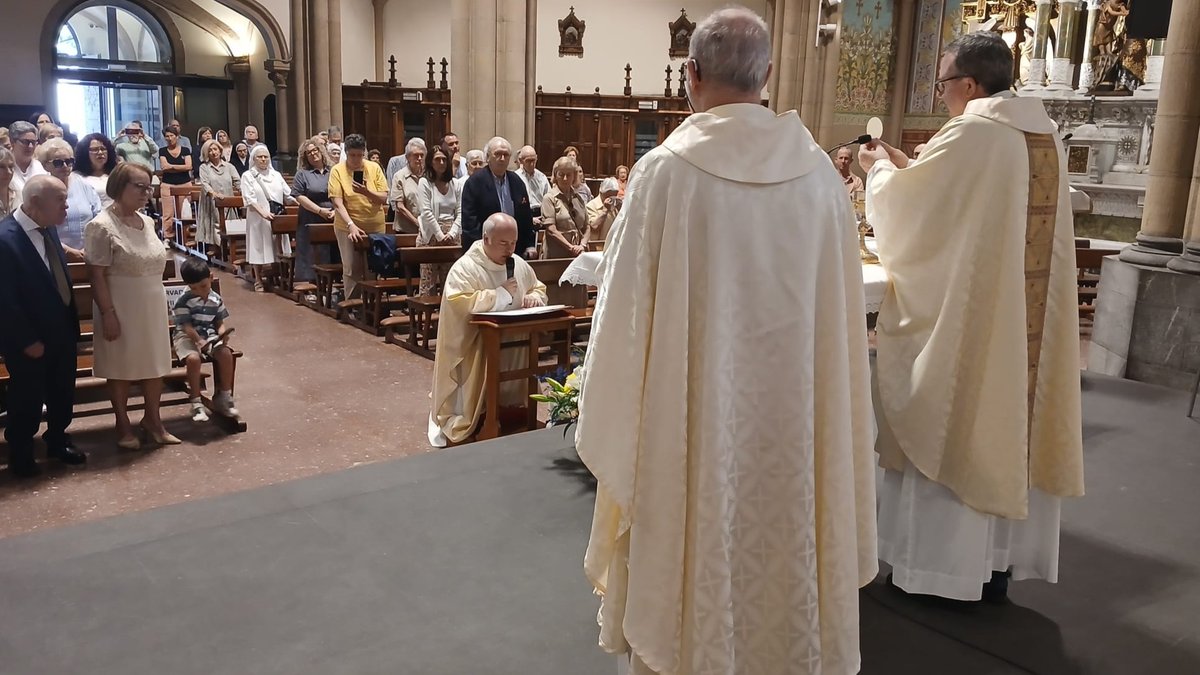 JesuitasESP's tweet photo. Los últimos votos constituyen uno de los momentos más significativos de la vida de un jesuita. No es la culminación de una historia personal ni un gesto de fidelidad al pasado, sino un signo de que Dios continúa llamando y enviando. El «quiero y deseo» pronunciado por Rubén resuena como expresión de una vida puesta al servicio de Cristo y de la Iglesia.
https://t.co/CWqA1eumZe