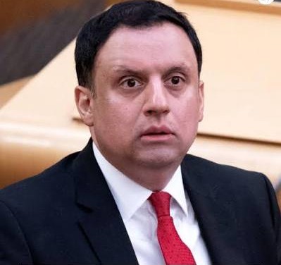 tozdee57's tweet photo. As ambulance chasers #AnasSarwar and #JackieBaillie continue to denigrate the performance of the #SNHS &amp; the #ScottishAmbulaneService, it's worth reminding people that almost 50% of 999 calls are NOT accident or emergency! https://t.co/bBxVv6lU7Y