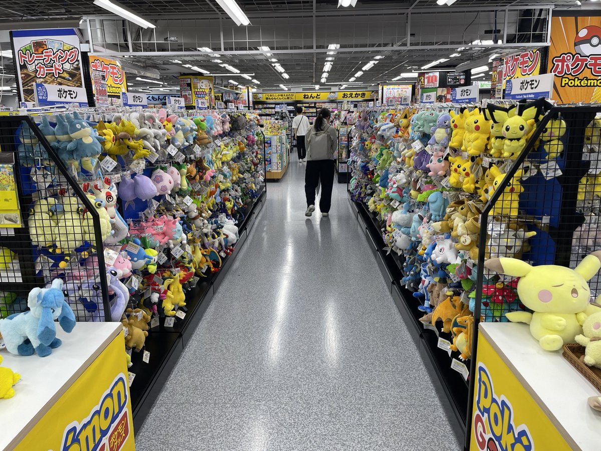 finehiro's tweet photo. キャラクターグッズがお買い得だったかも。陳列はとても綺麗でした。池袋西武、ヨドバシカメラにて。 https://t.co/o5gYRh4S3a