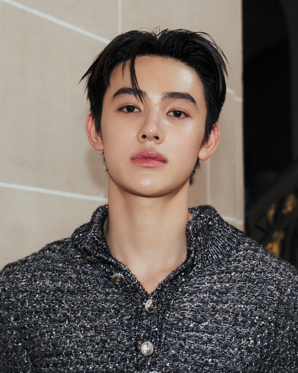 jjucider's tweet photo. i can’t even explain how perfect his face is https://t.co/KYRFudXjFw