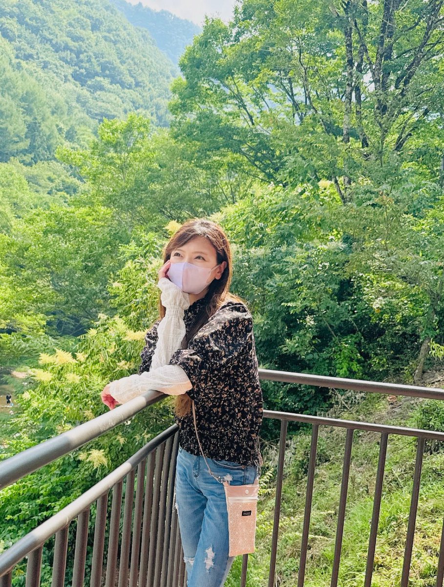 QdAf0l's tweet photo. お疲れさまです·͜·🍀*゜
今日のAI動画に沢山のリプありがとうございます

私は写真家さんのような腕前はありませんのでお遊び感覚で楽しんで頂けたらと思います
もし雨なのに晴天
蕾なのに満開……
そのような時は
AIさんに助っ人頼みましたと申します
なので、AIで美人になるとか、
かっこよくなるでもリアルが大切と言われても……(๑• . •๑)??

これはあくまでもAIです
リアルにお会いした皆さんは
ちゃんと理解してくれており
ます☺️
皆さんも実写とAIを楽しんで欲しいです🌷

お疲れ様でした

ちなみに普通に撮った
右の写真を
AIにお願いしました☺️
