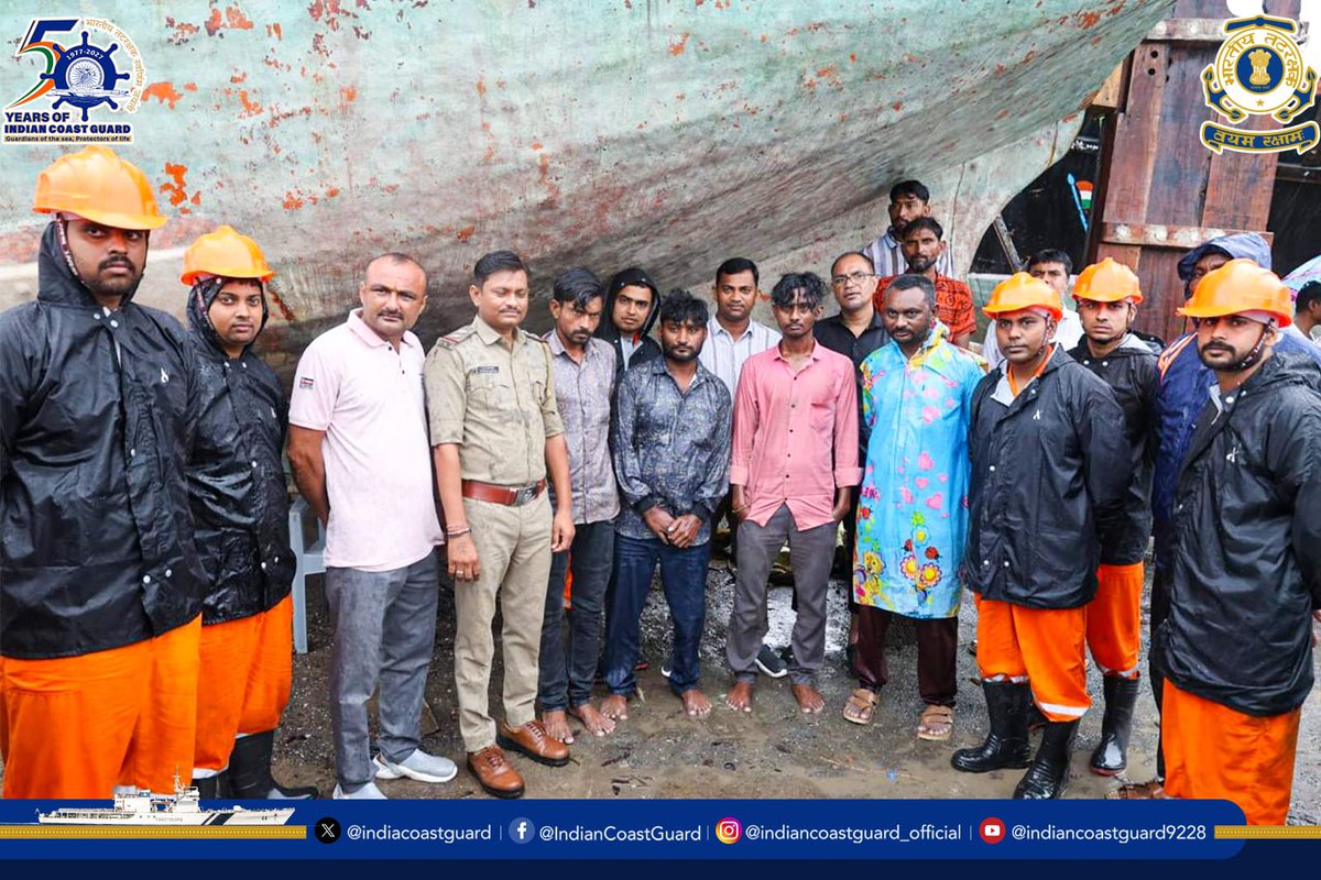 IndiaCoastGuard's tweet photo. In a swift and decisive response, @IndiaCoastGuard Station #Veraval conducted a critical rescue operation to save four fishermene trapped on a stranded boat amidst violent flood currents at #SyedRajpara near #Navabandar. 

Braving perilous conditions, the #ICG team managed the crisis with absolute resolve and guided the vessel to the safety of #Navjeabandar Harbour.

The rescue operation successfully brought everyone  to safety, standing as a testament to #ICG’s operational readiness and steadfast commitment to safeguarding lives in hazardous maritime conditions.

#MaritimeSearchAndRescue #IndianCoastGuard #HumanitarianAssistance
#WeProtect