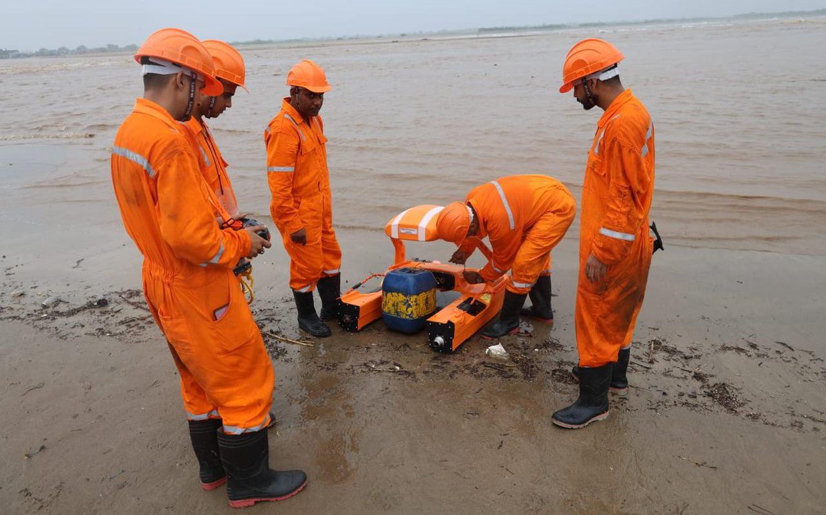 IndiaCoastGuard's tweet photo. In a swift and decisive response, @IndiaCoastGuard Station #Veraval conducted a critical rescue operation to save four fishermene trapped on a stranded boat amidst violent flood currents at #SyedRajpara near #Navabandar. 

Braving perilous conditions, the #ICG team managed the crisis with absolute resolve and guided the vessel to the safety of #Navjeabandar Harbour.

The rescue operation successfully brought everyone  to safety, standing as a testament to #ICG’s operational readiness and steadfast commitment to safeguarding lives in hazardous maritime conditions.

#MaritimeSearchAndRescue #IndianCoastGuard #HumanitarianAssistance
#WeProtect