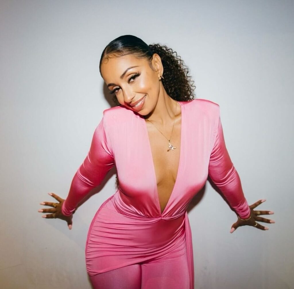 BlameEricLamont's tweet photo. I love seeing Mya outside getting her flowers. These last few years have been beautiful to witness as a long time fan and supporter. She has stormed the BET Awards and The Boy Is Mine Tour - both with 11th hour notice.

She released ‘Retrospect’ with a new partnership via Virgin. It’s honestly her best work to date. AND, she just bodied a tribute to Aaliyah @ Essence Fest. 

Keep in mind, Mya has been indie for the last almost two decades. The moves she makes are her own and not machine made.

So when you see her, you see HER. Not a team or a collective. 

Sometimes all you need is the talent and the hard work. And if you’re unwilling to quit, you’re willing to win.

@MYAPLANET9 💐
