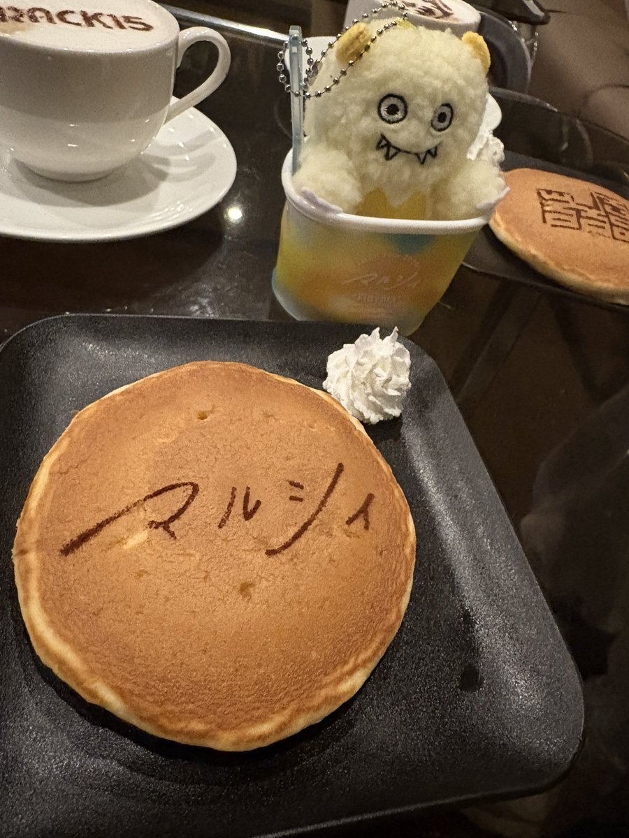 tt2301lsa's tweet photo. この前大阪いった時に行ったカフェ☕
それと友達が代行で買ってくれた黄色い怪獣も受け取って添えてみた！ https://t.co/b3wZoI3ugC