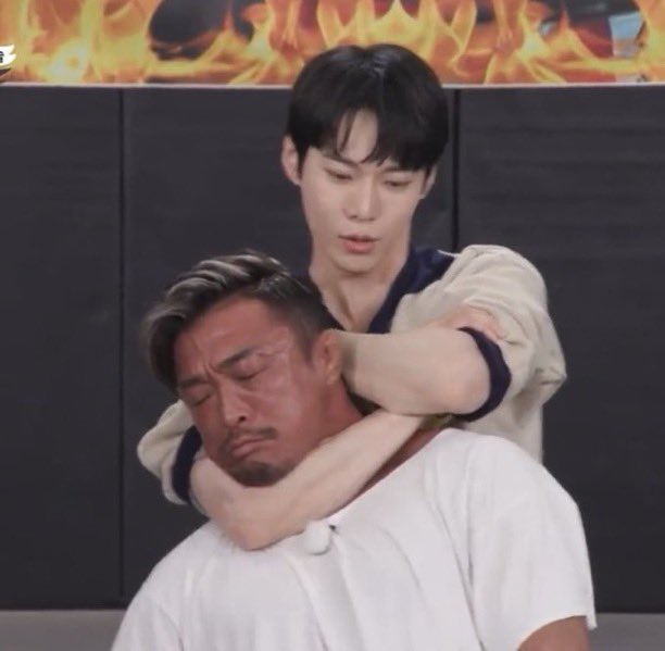 alsgmlin's tweet photo. 분명히 농구 10초 남은 거 봣는데 먼 아직 안 끝나는 거 https://t.co/wzfZAa7AxE
