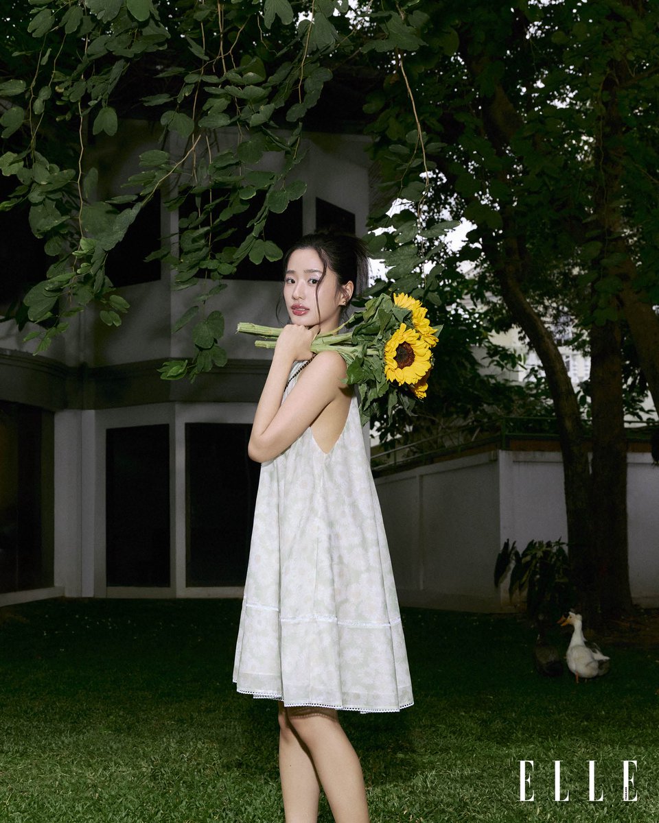 ELLEThailand's tweet photo. เปิดภาพแฟชั่นเซ็ตของสาวตู ต้นตะวัน @tontawan_t ในโททัลลุคจาก Stella McCartney คอลเล็กชั่น Summer of Love ในคอลัมน์ #ELLEBsideStory พร้อมสามารถติดตามชมภาพแฟชั่นเซ็ตของตู ได้ในนิตยสารแอล ฉบับกรกฎาคมเร็วๆ นี้

#ELLEThailand
#ELLEBSideStoryXTu
#Tontawan #StellaMcCartneyTH https://t.co/KE92tuQiwb