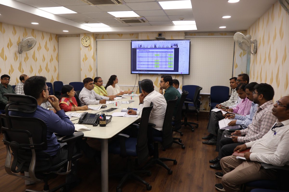 SEVA_SBPDCL's tweet photo. साउथ बिहार पावर डिस्ट्रीब्यूशन कंपनी लिमिटेड (एसबीपीडीसीएल) के प्रबंध निदेशक श्री सौरभ जोरवाल (भा.प्र.से.) ने सोमवार को  राजस्व कार्यों की समीक्षा बैठक की। बैठक में राजस्व संग्रहण, उपभोक्ता सेवाओं तथा अन्य राजस्व संबंधी कार्यों की प्रगति की विस्तार से समीक्षा की गई। (1/2) https://t.co/kxMjYCwZka