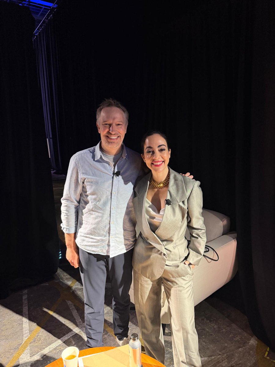 marianaatencio's tweet photo. I recently got to interview Ryan Roslansky, the former & Chairman CEO of LinkedIn.

We landed on the question a lot of people are sitting with right now, even if they won't say it out loud: in the age of AI, what actually makes a person worth hiring?

What he told me cut against the panic. Everyone's bracing for mass job loss — but the data points the other way, he said. AI jobs are growing. The creator economy is expanding. And as machines take on the routine work, people get more room to focus on creative problem-solving.

He and Aneesh Raman turned that answer into a book — Open to Work: How to Get Ahead in the Age of AI. I read it cover to cover this week. It's built on data from more than a billion professionals, but it never reads like a report. It's clear, it's honest, and you can finish it in a weekend.

Three things I underlined:

1. Engage with AI before you're forced to. The people pulling ahead aren't the most technical ones. They're the most curious.

2. The market is moving from titles to skills — the book calls it “skills-first.” It doesn't matter that I studied journalism, or that you're a lawyer or a designer. More and more, you won't be hired for the title you held, but for the problems you can solve. The line I loved: redesign your role before someone else does it for you.

3. Become irreplaceable by leaning into what's most human. The book calls them the 5 C's — curiosity, courage, creativity, compassion, and communication. The capabilities AI can't replicate, and the ones that matter most when so much else can be automated.

That third one is the work I've built my career on — helping leaders find their voice and earn trust, in newsrooms, on stages, and in boardrooms across four continents. The data just confirms what I've seen for years: in the age of AI, our humanity is the advantage.

If you haven't picked it up yet, do. It's the clearest map I've found for the moment we're in — and when you finish, I'd love to hear what stood out to you.