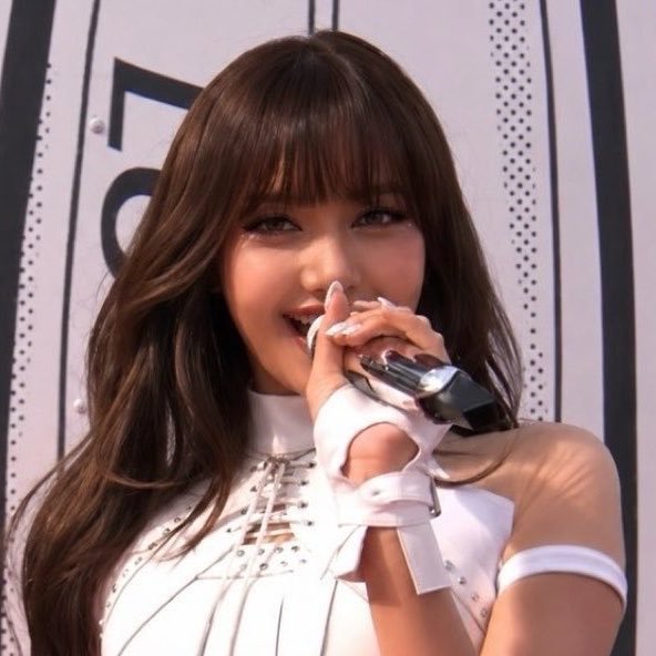 LLOUDHQ's tweet photo. [Reminder] Female kpop idols with most viewed performances within 24 hours!

1. #LISA'S world cup performance "goals"- 5.9m
2. JENNIE's MMA performance- 4.4m

#LLOUD #lisaxgoals #lisaxfifaworldcup https://t.co/T38nPqTM2n