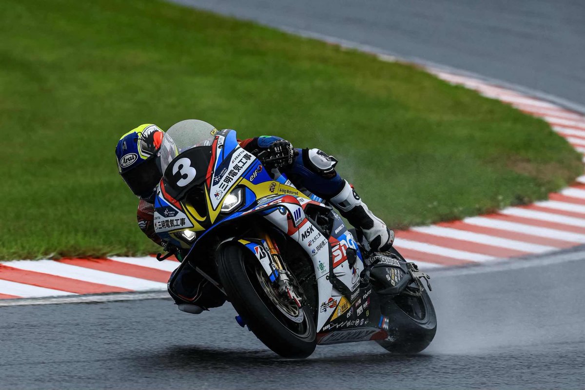 tn_dragon19's tweet photo. #鈴鹿8耐 決勝レース
雨と荒れた路面に翻弄され、走行ラインを変えたところ転倒を喫してしまいました。

チームはじめ、スポンサーさまに申し訳ない気持ちです。

この悔しさを無駄にしないよう、全日本後半戦に挑みたいと思います。

今回も沢山のことを学ばせて頂きましたTeamTAROの皆さんありがとうございました！！

【SANMEI Team TARO PLUSONE with SDG】
たくさんの応援ありがとうございました🙇‍♂️

#FIM世界耐久選手権 #Suzuka8hours 
#BMW #M1000RR
