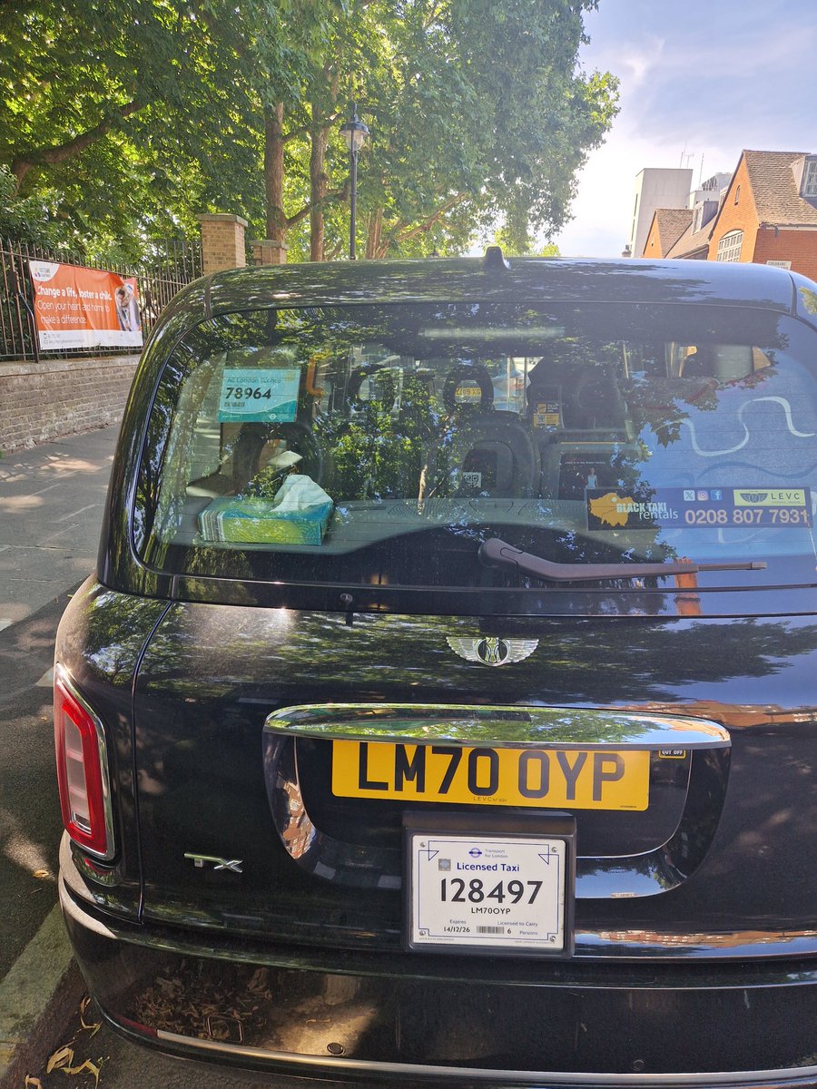 ChapelShelter's tweet photo. @TfLTPH parked his cab on my refreshment rank. I asked him to move and showed him the sign saying he can't park to go to the mosque. He told me to mind my business, be quiet and refused to move his cab. Please ticket him for abandoning his Taxi https://t.co/rbsNHcsdcH