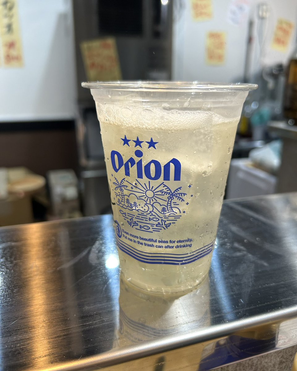 まぐろ赤身、中トロ、大トロ(売切れだったので腹身のたたき)とドリンク