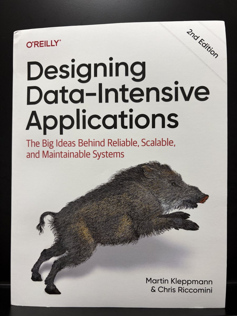 Bonkei_works's tweet photo. #今日届いた本

『Designing Data-Intensive Applications 2nd edition』

システムを作っていると、便利なサービスやフレームワークの裏側で何が起きているのかを知らないまま判断している場面が意外と多い

普段なんとなく使っている技術の足元にある考え方をちゃんと学び直したくて購入。この本で土台を鍛え直したい

分厚さにひるむけど、読むのが楽しみ

#読書