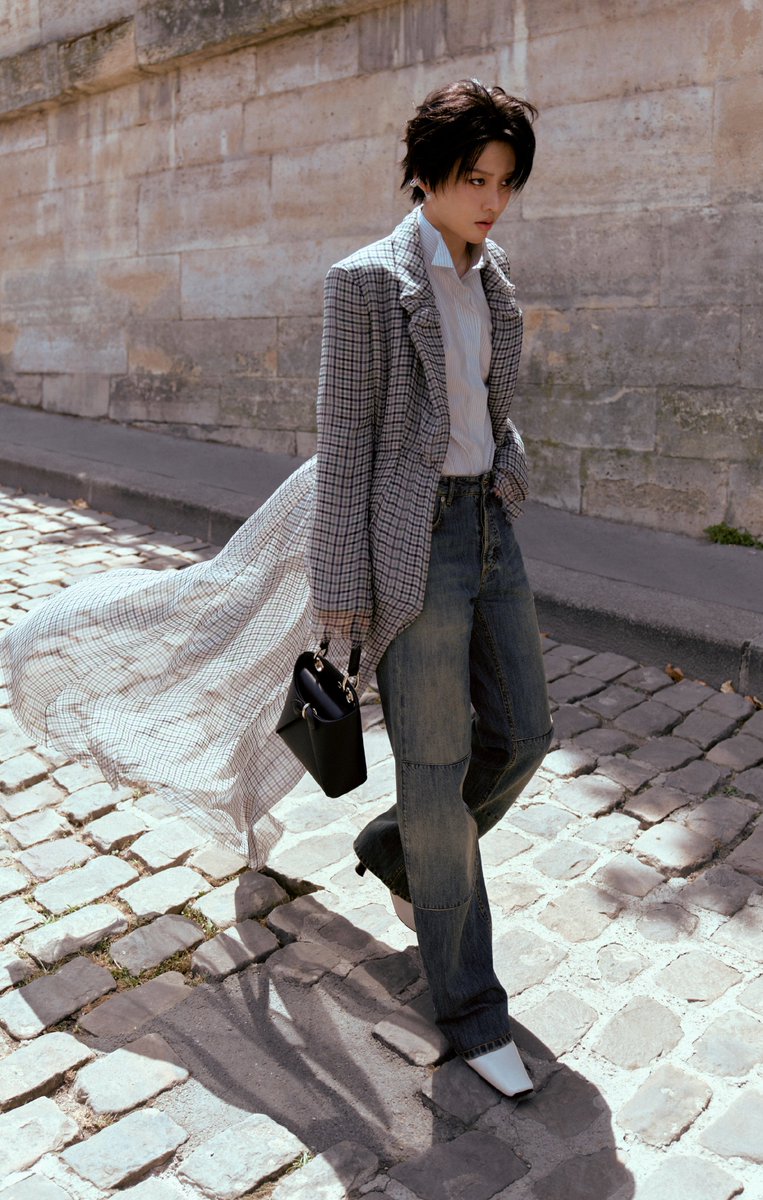 miinxin0420's tweet photo. Dior Global Ambassador Xin Liu 💙 Enjoy the show! 🗼 

XIN AT DIOR COUTURE SHOW
#XINxDiorCoutureAW26
#XinLiuDiorGlobalAmbassador https://t.co/NiKclelVXJ