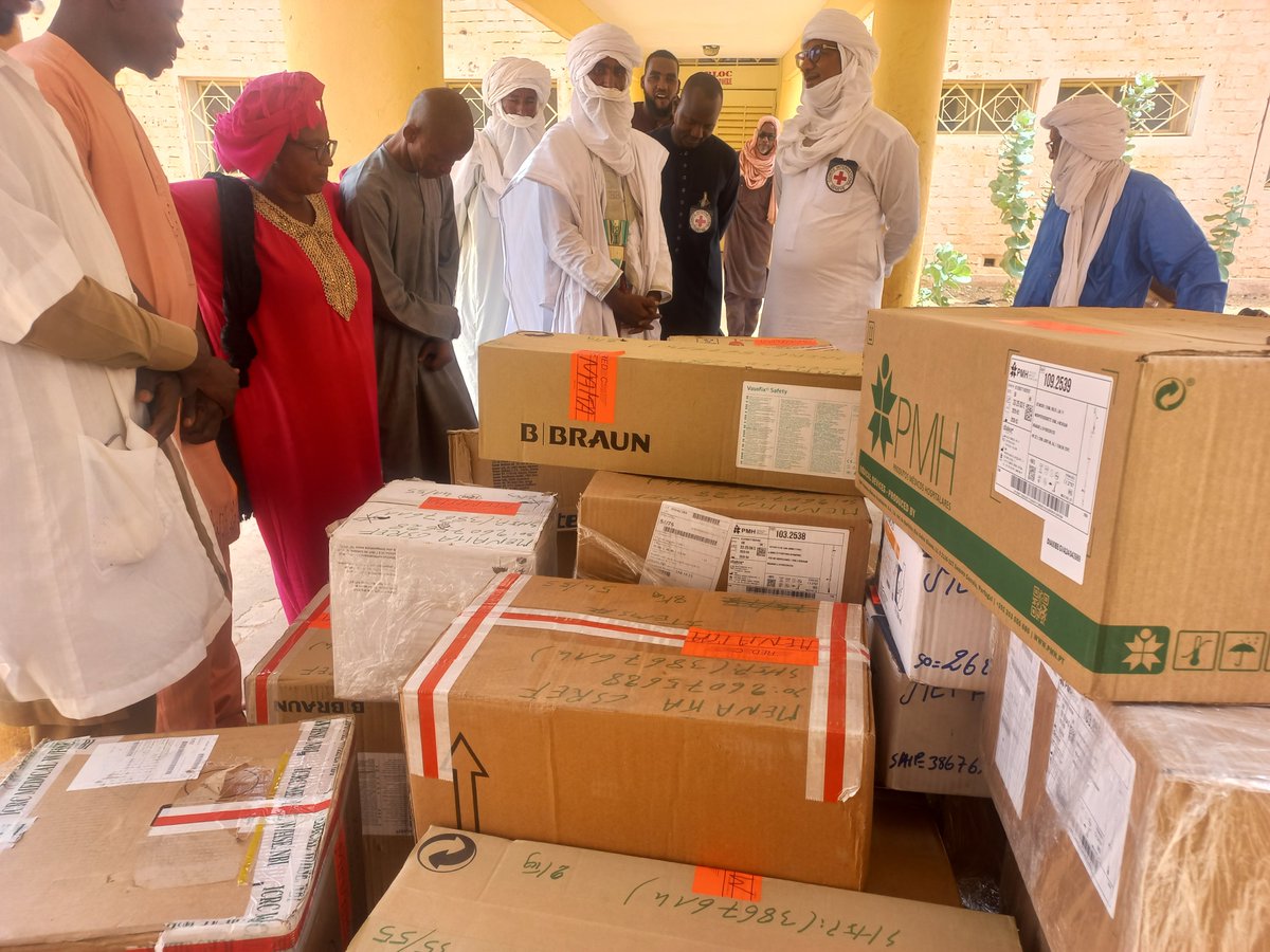CICR_Mali's tweet photo. #Ménaka: la continuté des soins est assurée

Après des difficulté d'accès, @CICR_Mali vient de fournir 4 mois de médicaments au CSREF, seul centre de santé fonctionnel de la région. Une action vitale pour soutenir les plus vulnérables.

"L'espoir est ravivé !", président du CSREF https://t.co/krS8iGXlGy