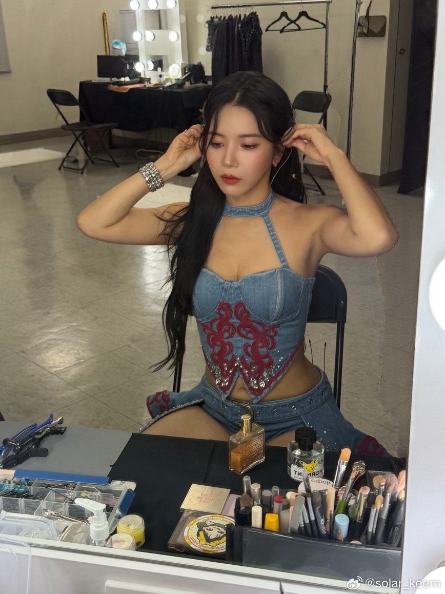 solarkeem_bot2's tweet photo. [📸] 2026.07.06 Weibo 

gaoxiong❤️ 

#솔라 #SOLAR
@RBW_MAMAMOO https://t.co/FUFTOPXdOZ