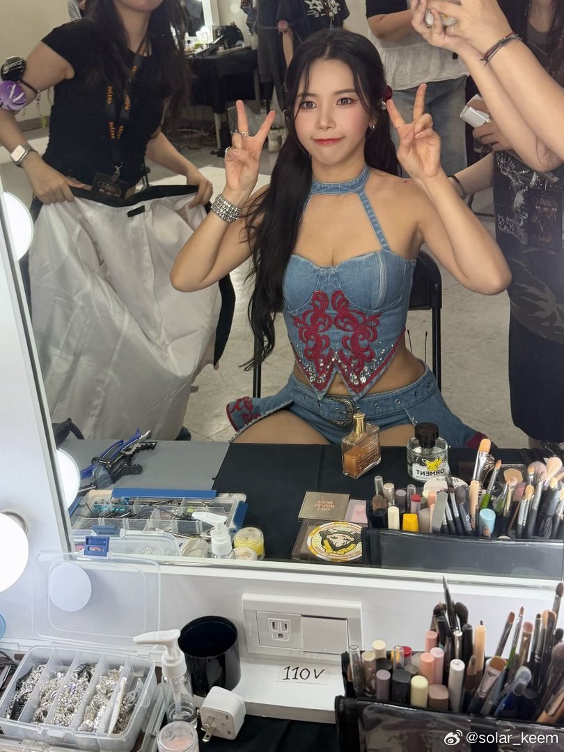 solarkeem_bot2's tweet photo. [📸] 2026.07.06 Weibo 

gaoxiong❤️ 

#솔라 #SOLAR
@RBW_MAMAMOO https://t.co/FUFTOPXdOZ