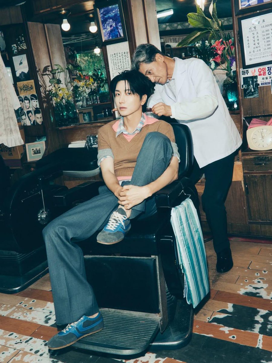 smallbig1109's tweet photo. 짧은 양말 신어서 발목 보이는거 감다살 https://t.co/BmsFon63Jv