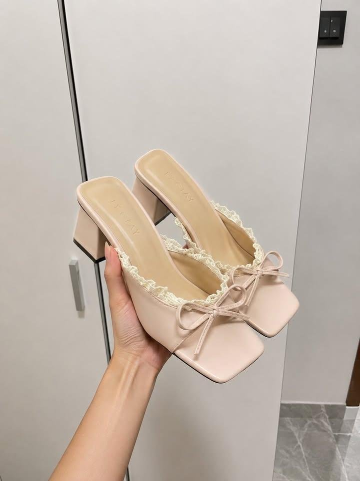 bakpa0w's tweet photo. Nemuin heels cantik lucu menggemaskan dari lokal brand 😭🩷 

Detail &amp; warnanya beneran cantiik banget plss 🫠 🫶🏻 https://t.co/nBoQ9jpeES