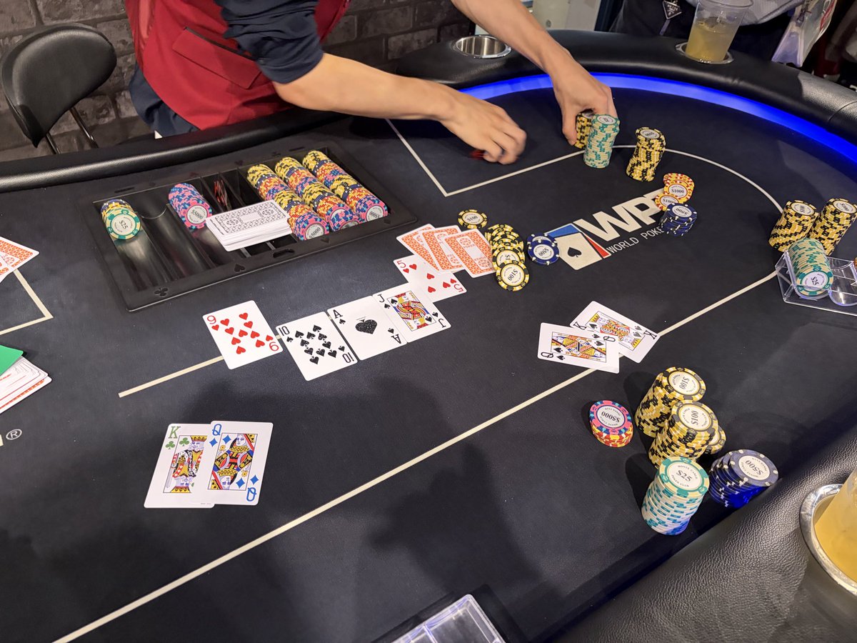 Fratz_Poker's tweet photo. いぶき様がKQでなんと…
✨ロイヤルフラッシュ✨
50,000点とジャックポットの5%を獲得🔥🔥
おめでとうございます🎉㊗️
#poker #royalfush #ポーカー #高田馬場 #Fratz https://t.co/6rOB61Sny1