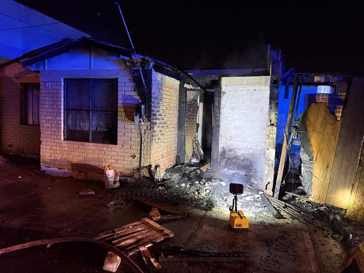 Quinta_Coquimbo's tweet photo. Esta madrugada trabajamos junto a @SextaCoquimbo en llamado estructural. Baquedano y libertad Sector baqueano. Se trato de fuego en casa habitación. Material mayor concurrente B5 BM6 #Coquimbo via @Quinta_Coquimbo https://t.co/3i2fACczFP
