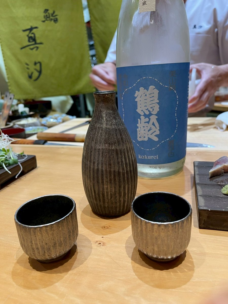 hiro1976113's tweet photo. まさかの北千住。まさかの美味しい寿司屋。

#北千住　#寿司 https://t.co/kB8bgLVEKP