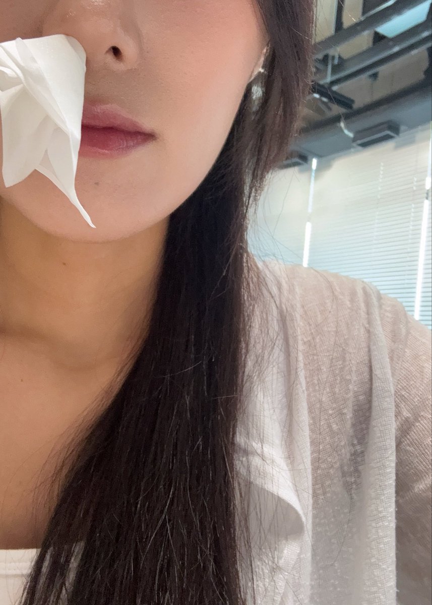 Scentbym2's tweet photo. 코피나서 이러구 일함 https://t.co/lYNBD1YYFY
