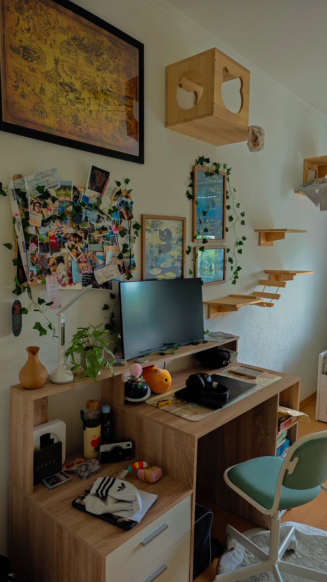 vitaminho's tweet photo. di tutta casa nostra, io e il mio ragazzo abbiamo due studi separati (adibiti anche a camere ospiti)
questo è il mio studietto che amo tanto https://t.co/jISATZO43u