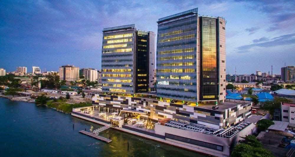 RealUdobot's tweet photo. Emotional:
The story of Akwa Ibom and her people. 

PIC 1: The oil wellhead in Mbo LGA

PIC 2: The oil companies' headquarters in Lagos. https://t.co/O7HqacDSfu