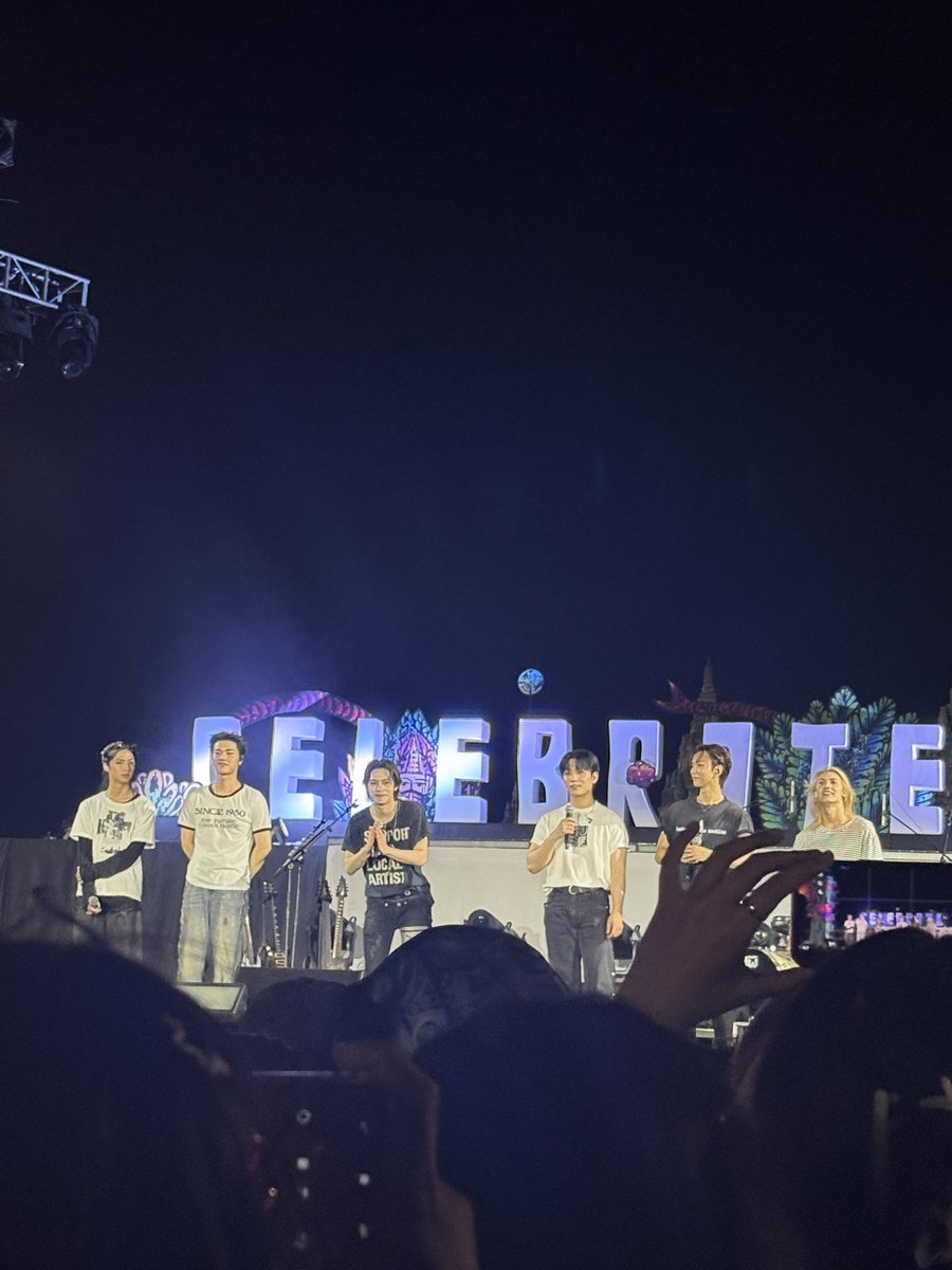 erurified's tweet photo. serba serbi first time ke PJF ✨

meskipun di awal rada gedebag gedebug alhamdulillah overall lancar ya perjalananku kali ini mengejar XH 🫠 so glad to see them again after two years!! setlistnya maha dahsyat bgt ampunn https://t.co/SBbdMaXsMw