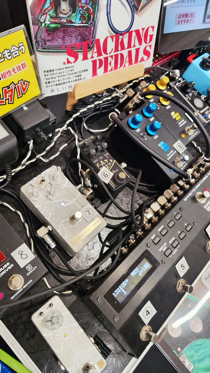 ovaltone's tweet photo. ブース：Guitar nuts Design
お気に入りのエフェクターを、ブランド関係なく紹介しているお二人のブースでした。弊社のFAT PLEXIもご紹介頂いていました！ありがとうございました！ https://t.co/gRMDAefJWV
