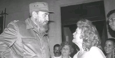 Humbert64521927's tweet photo. Le cantó a Fidel y a su tierra amada.
#Cuba https://t.co/CHc3ZpBtQh