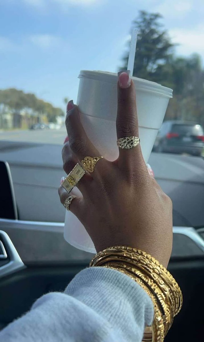 realbbymula's tweet photo. Gold jewelry just looks so classy 😍😍😍😍😍😍😍😍😍😍😍😍 https://t.co/EGN20SponK