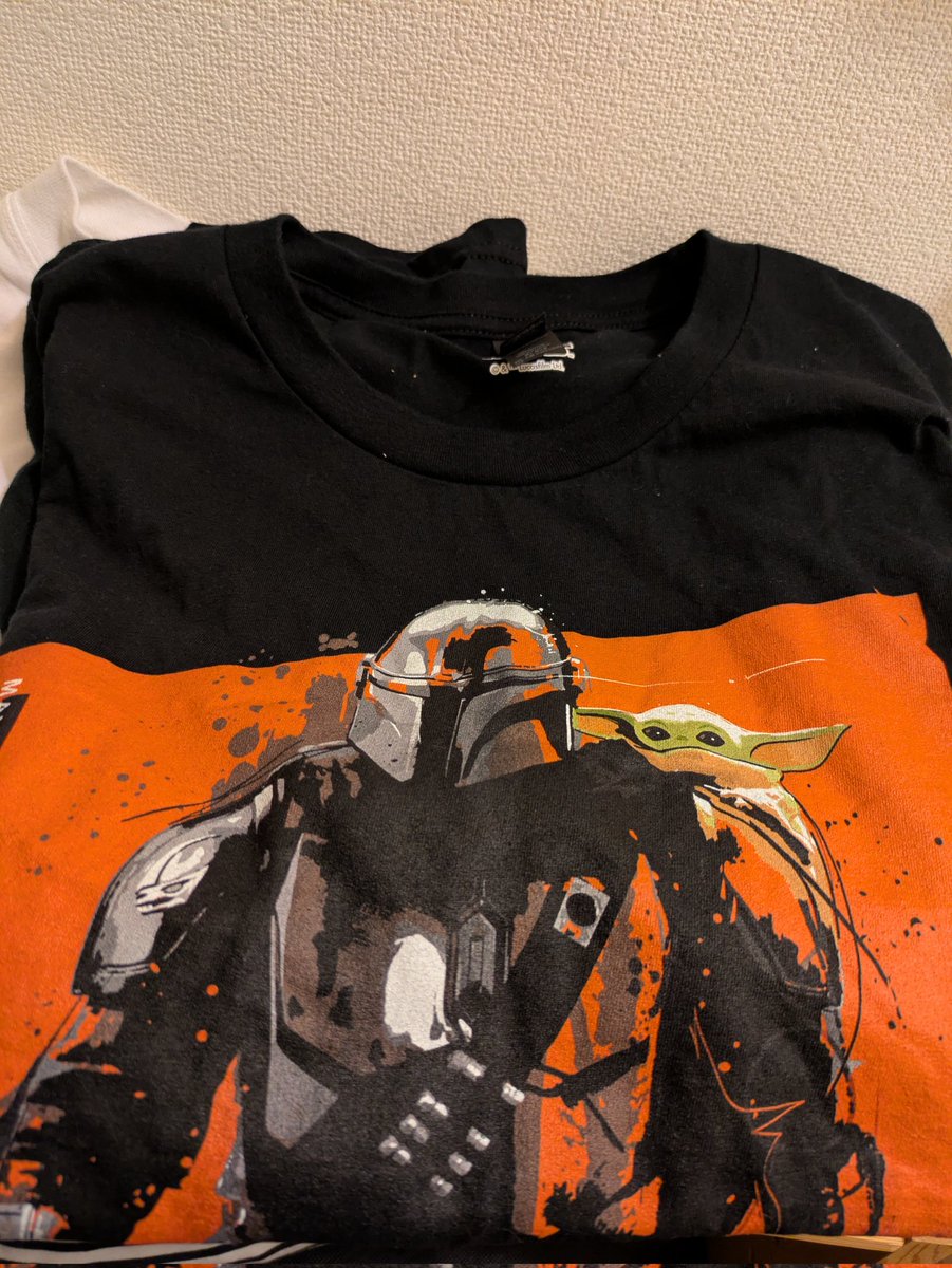 oshienosuke's tweet photo. マンダロリアンのTシャツがなかなかにかっこよくて良い。 https://t.co/tFi3BkBaZq